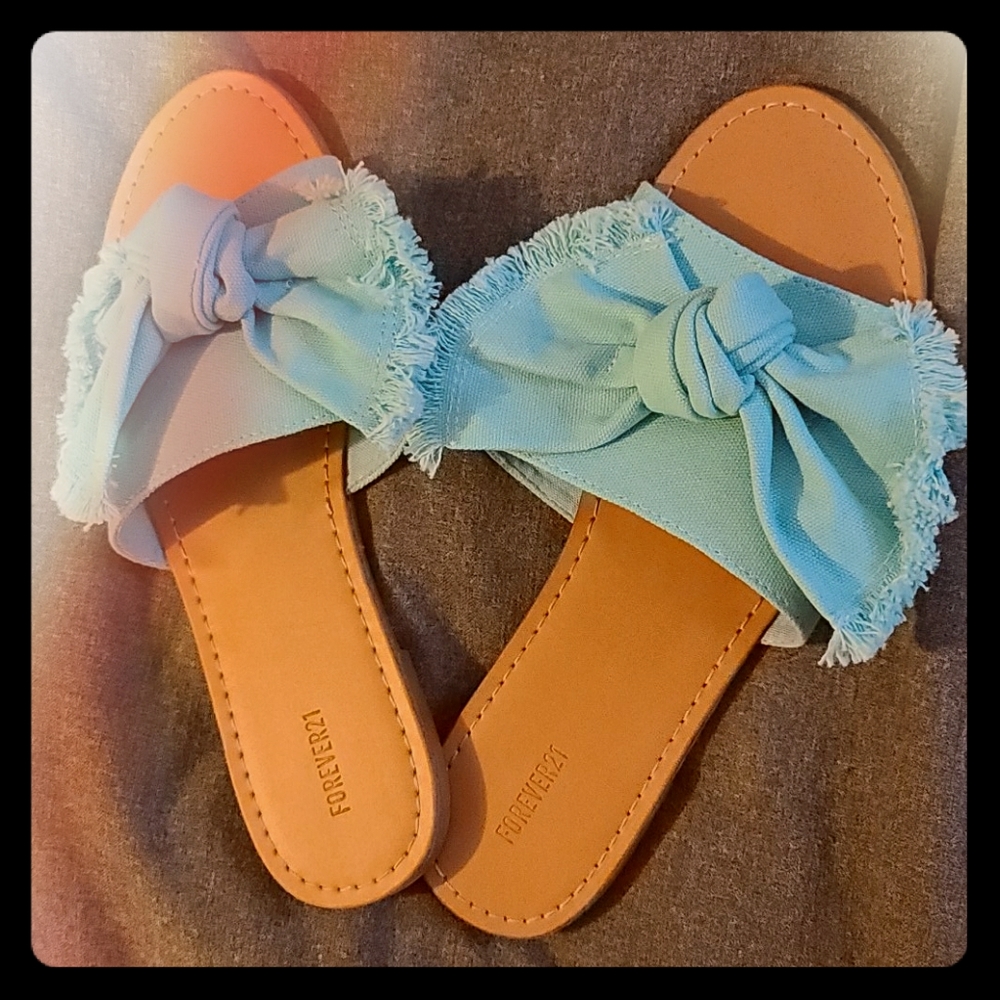 Frayed bow vamp mint colored sandals